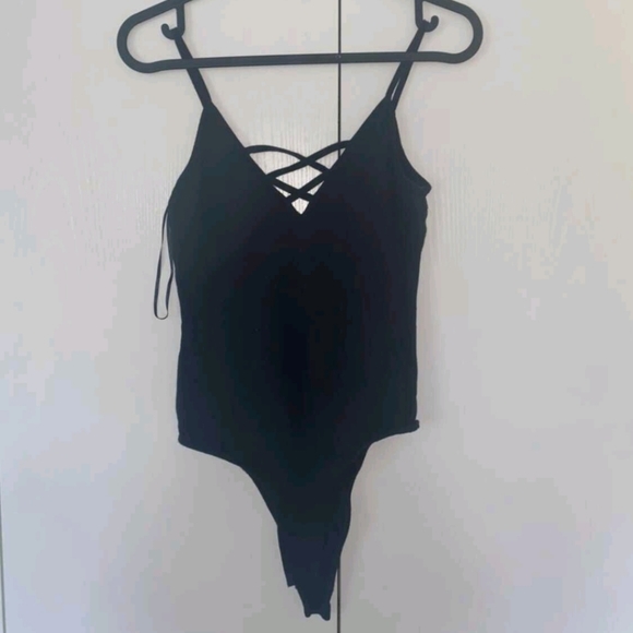 Black criss cross front bodysuit - Picture 2 of 6